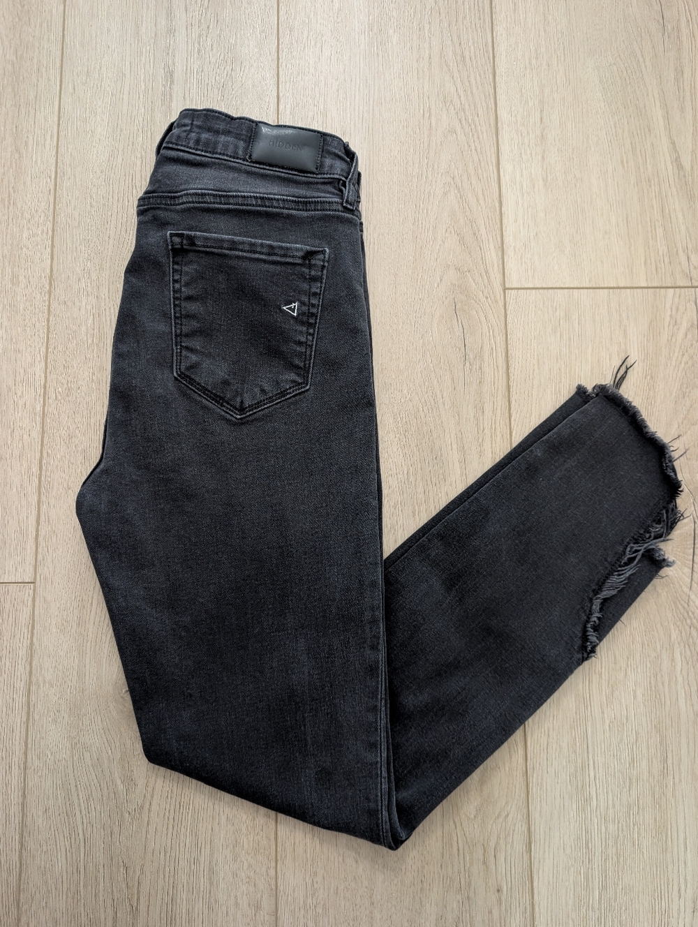 HIDDEN Black Cropped Denim | Size 28